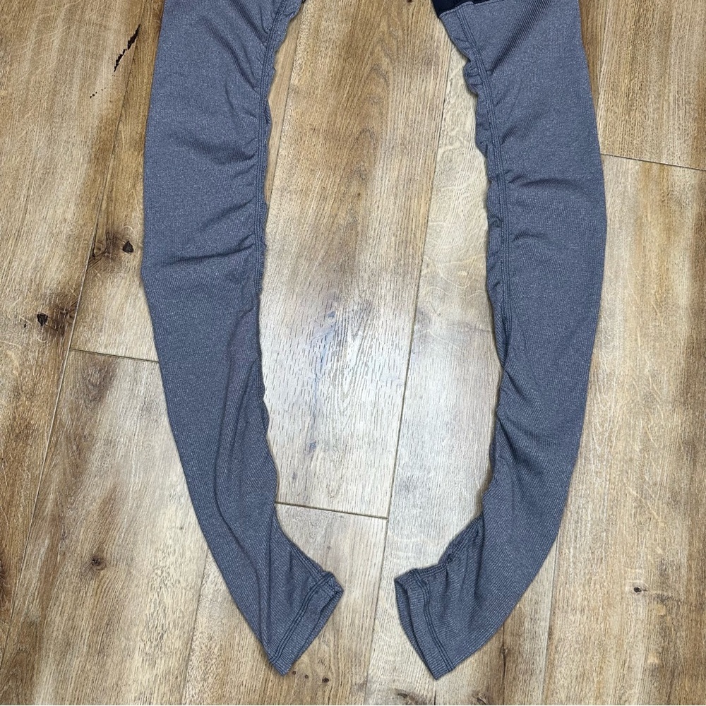 Alo Yoga Goddess Ribbed Ruched Leggings Gray & Black - Picture 6 of 14